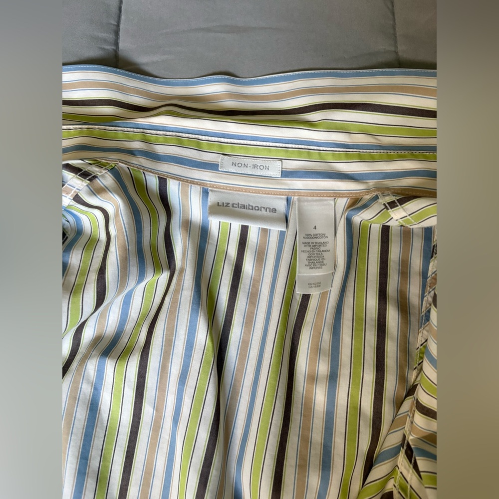 Liz Claiborne Top - Picture 2 of 3